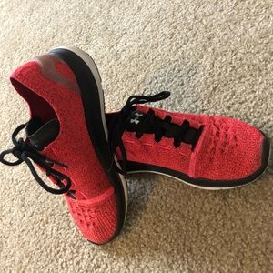 Women’s Under Armour size 7.5 Athletic Sneaker
